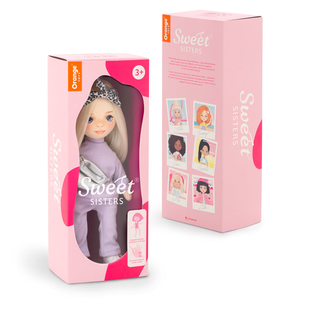 Mia într-un trening violet – Păpușă de Pluș Premium Sweet Sisters (32 cm)