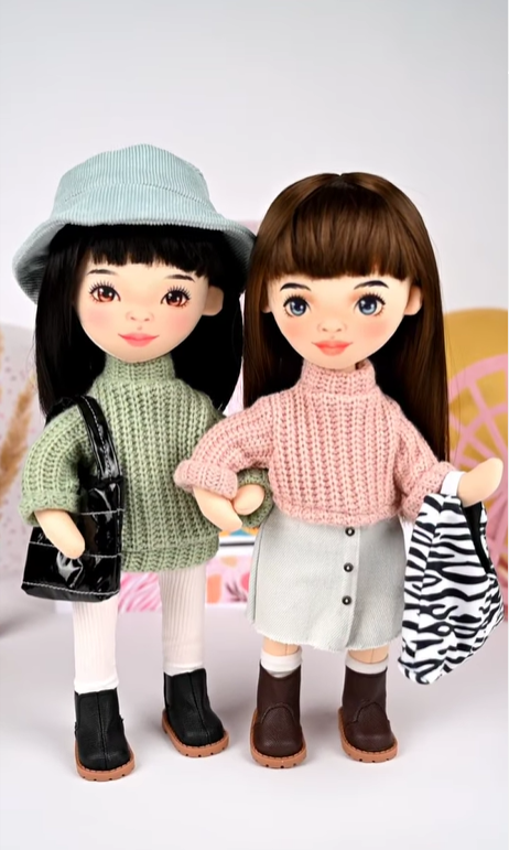 Lilu în Pulover Verde – Păpușă de Pluș Premium Sweet Sisters (32 cm)