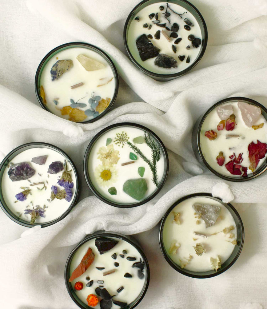 Lumânările cu Cristale Naturale: Lumină, Aromă și Energie Vindecătoare