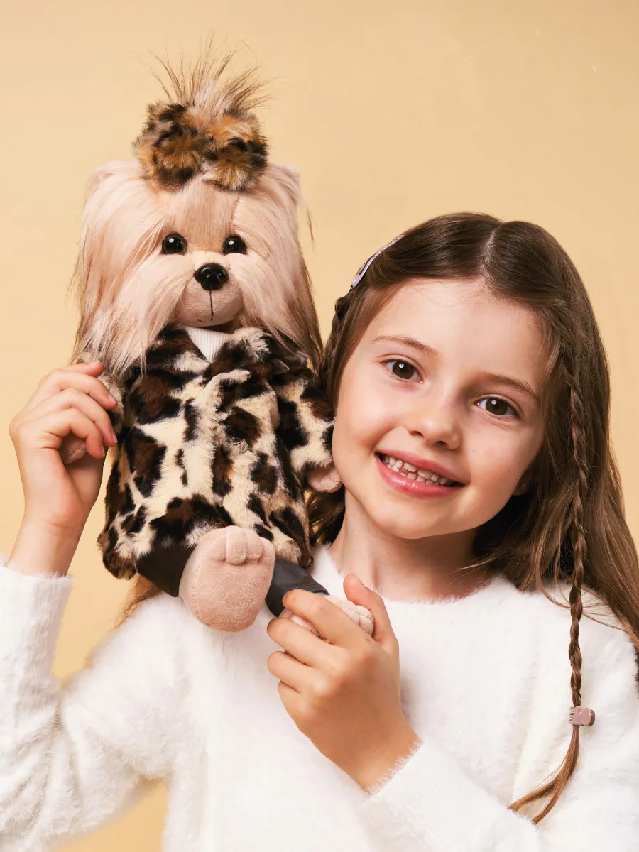 Lucky Yoyo Street Style – Căţeluşă de Pluş Premium Lucky Doggy