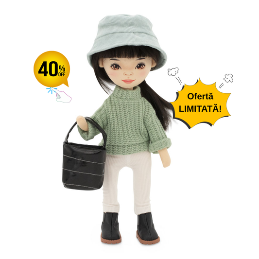 Lilu în Pulover Verde – Păpușă de Pluș Premium Sweet Sisters (32 cm)