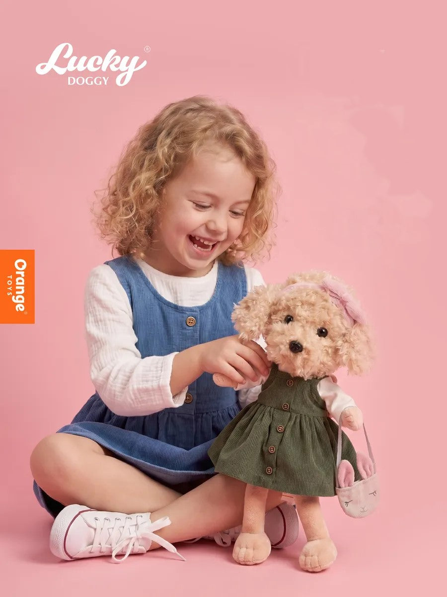 Lucky Fendi Paris Travel – Căţeluşă de Pluş Premium Lucky Doggy