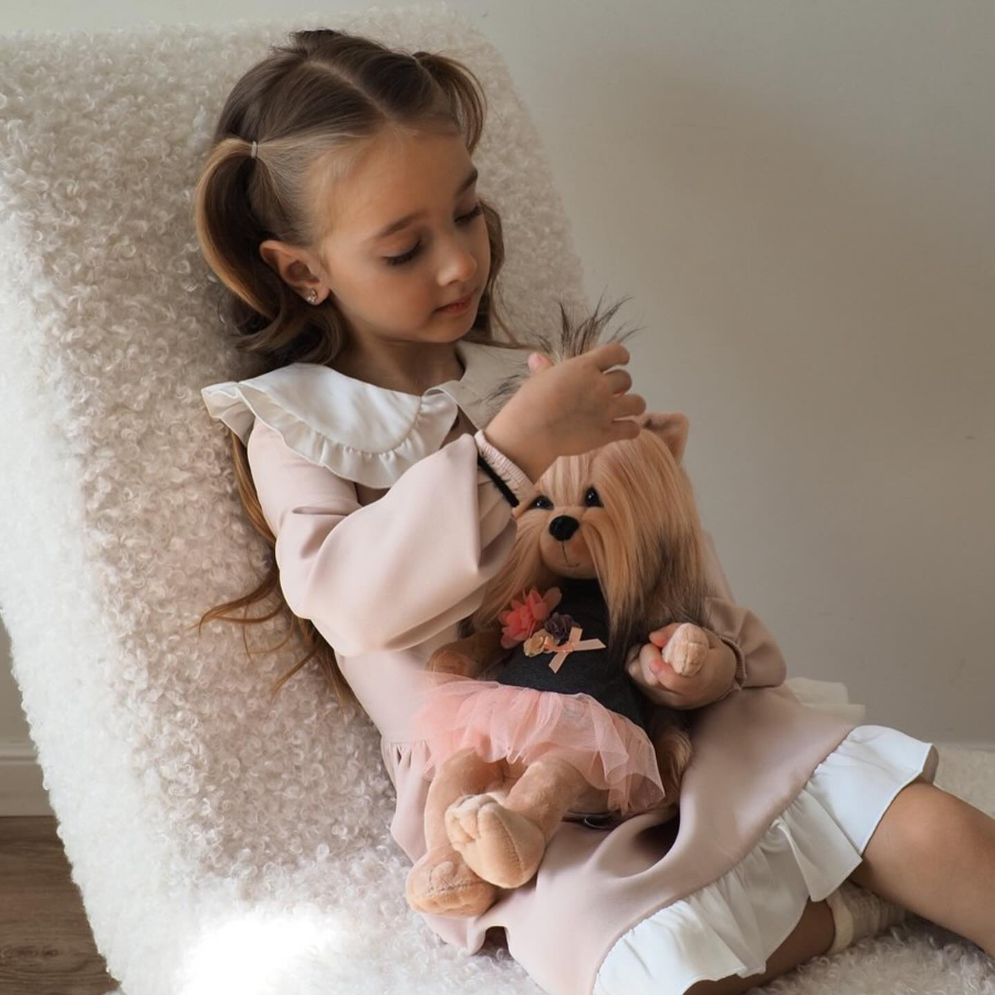 Lucky Yoyo Tea Rose – Căţeluşă de Pluş Premium Lucky Doggy