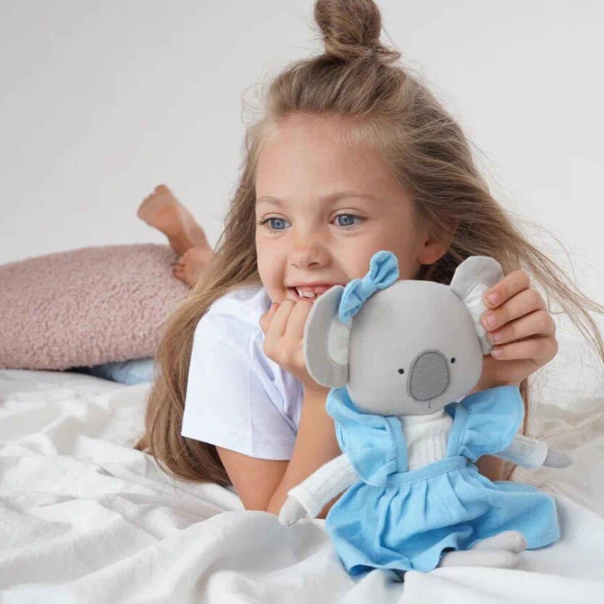 Annie – Koala Premium de Pluș Cotti Motti (30 cm)+ CADOU Casuta interactiva bebe