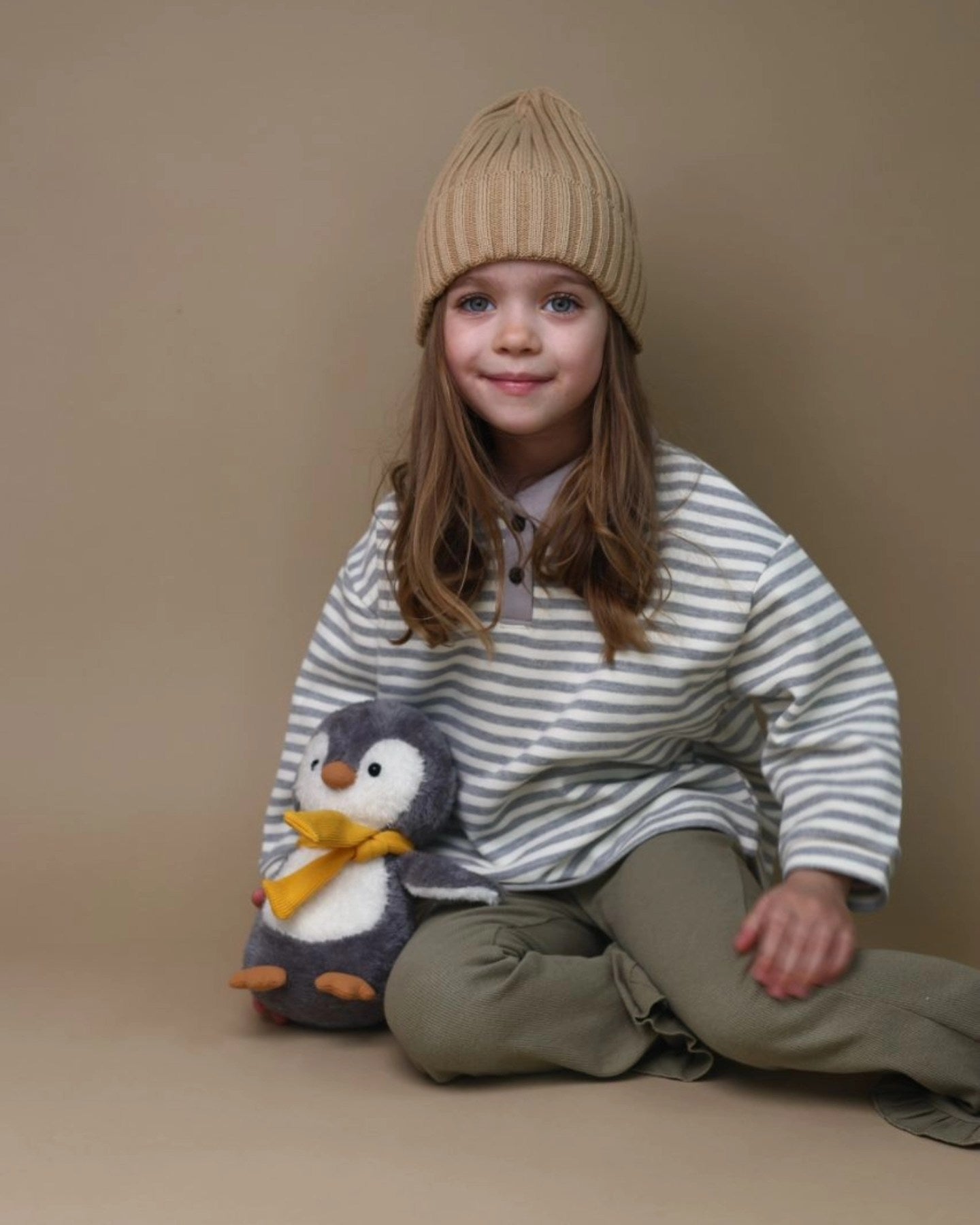 Life – Milo Pinguinul pufos, în cutie de colorat tip căsuță (25 cm)