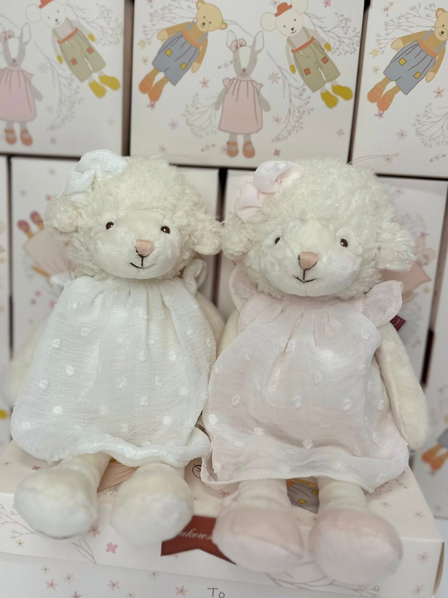 Molly – Oița de Pluș Premium 30 cm în CUTIE CADOU