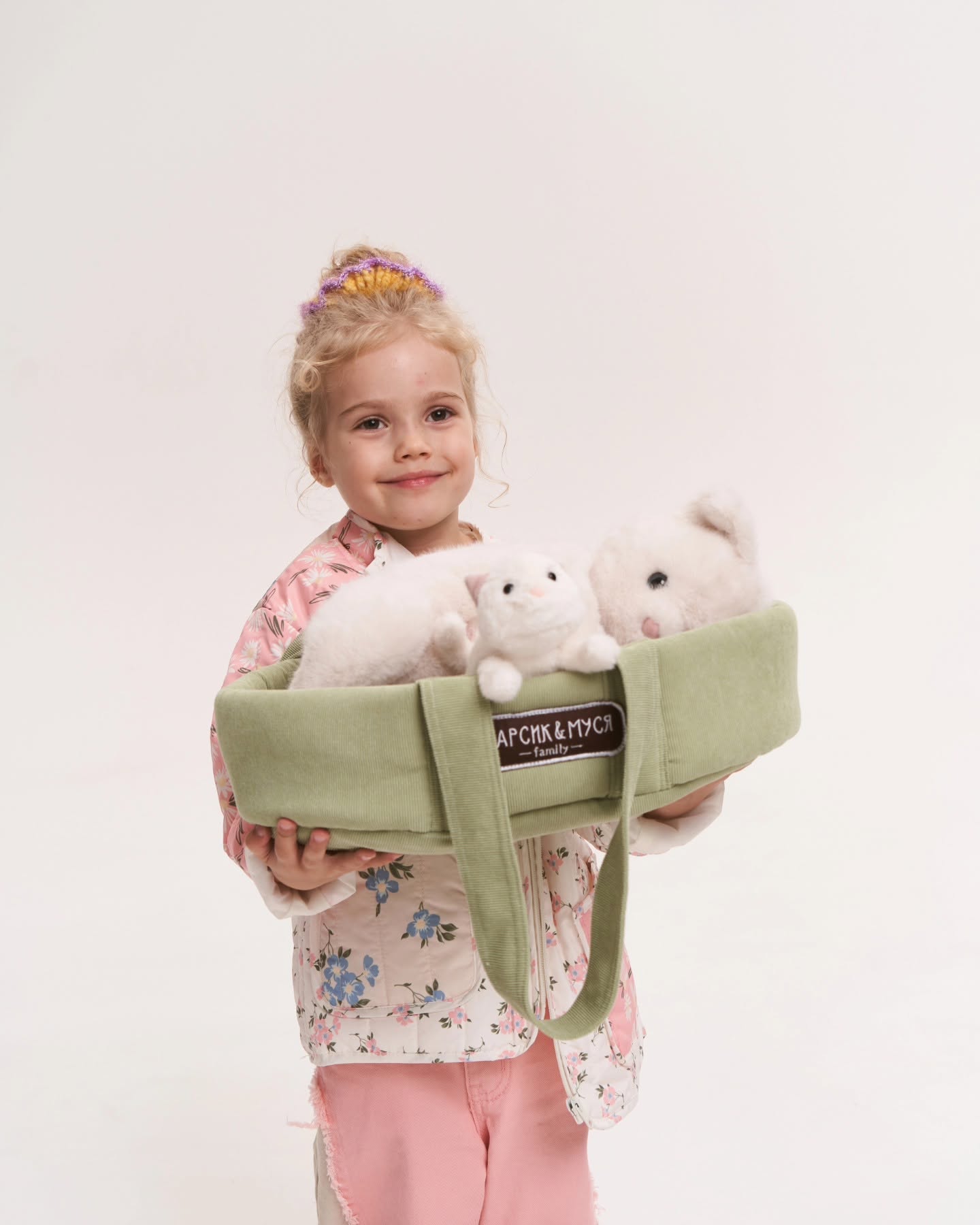 Millie – Pisică de pluș (40 cm) cu pui ascuns și geantă de transport Orange Toys