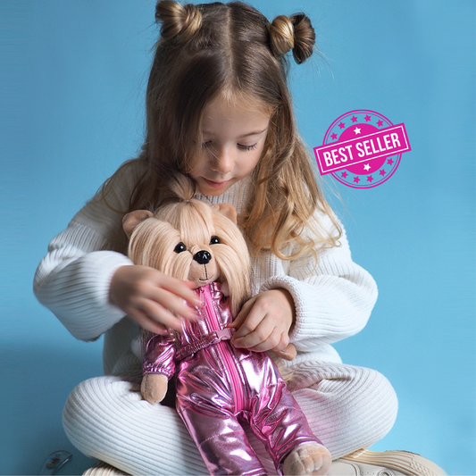 Lucky Yoyo în Drumeție – Căţeluşă de Pluş Premium Lucky Doggy