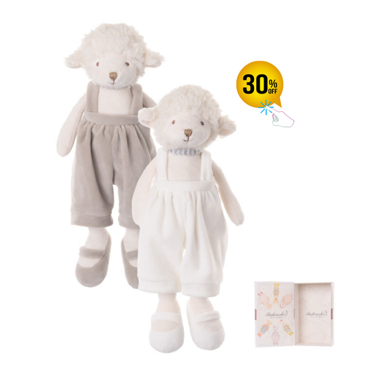 Mack – Oița de Pluș Premium 30 cm în CUTIE CADOU