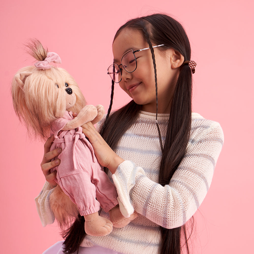 Lucky Yoyo Plimbare Confortabilă - Cățelușă de Pluș Premium Lucky Doggy