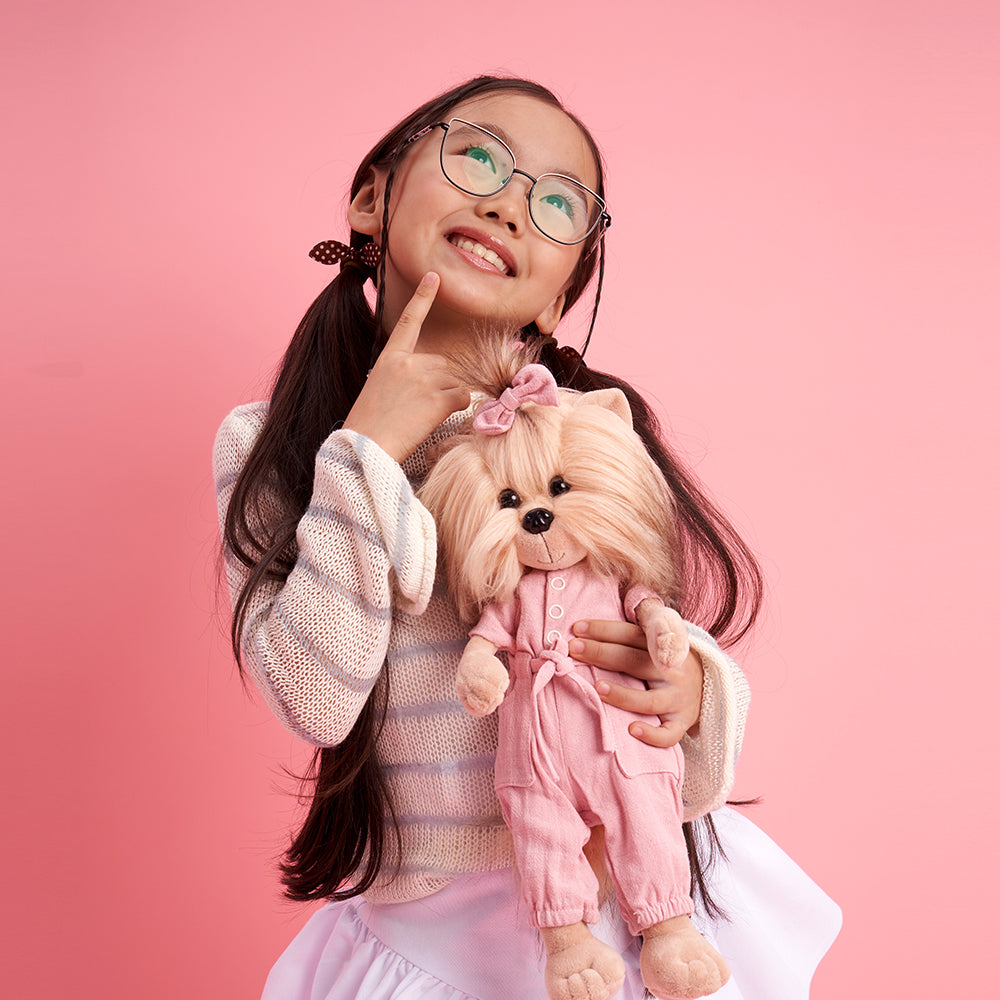 Lucky Yoyo Plimbare Confortabilă - Cățelușă de Pluș Premium Lucky Doggy