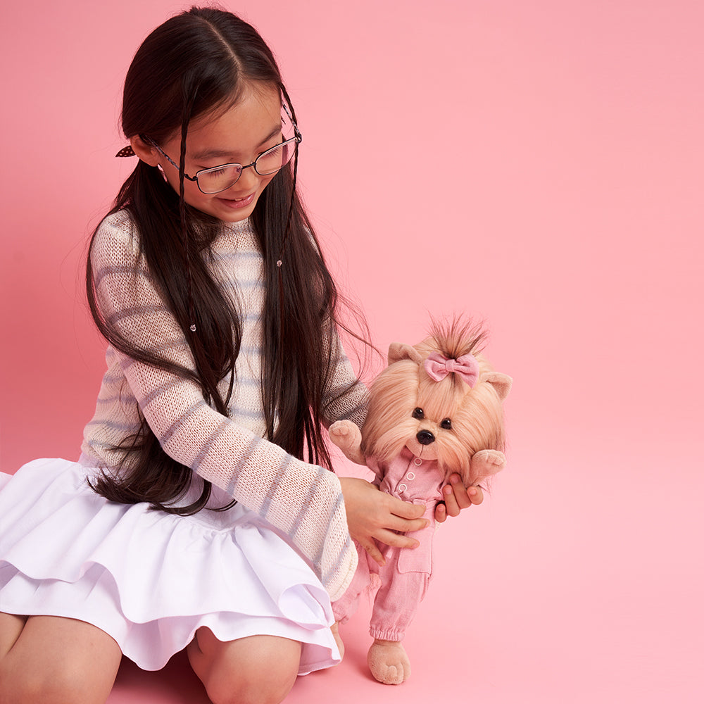 Lucky Yoyo Plimbare Confortabilă - Cățelușă de Pluș Premium Lucky Doggy