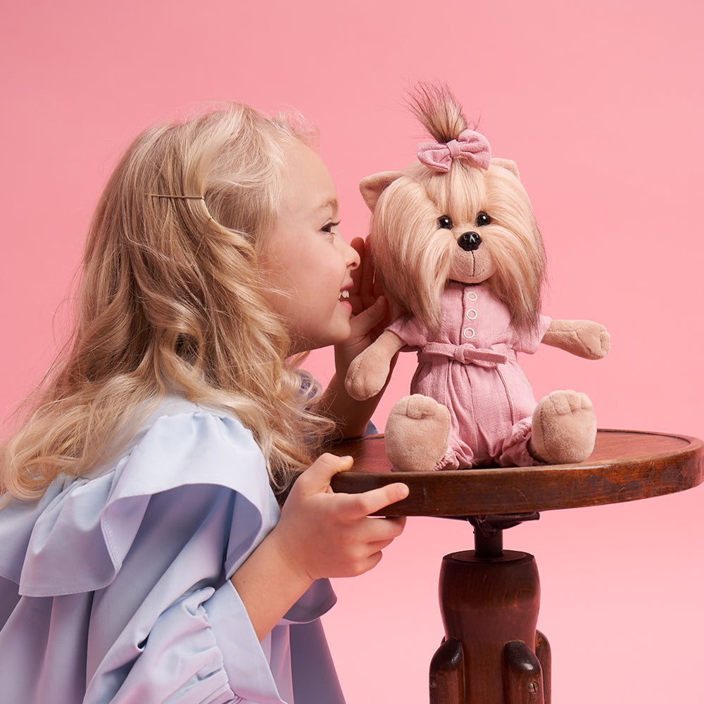 Lucky Yoyo Plimbare Confortabilă - Cățelușă de Pluș Premium Lucky Doggy