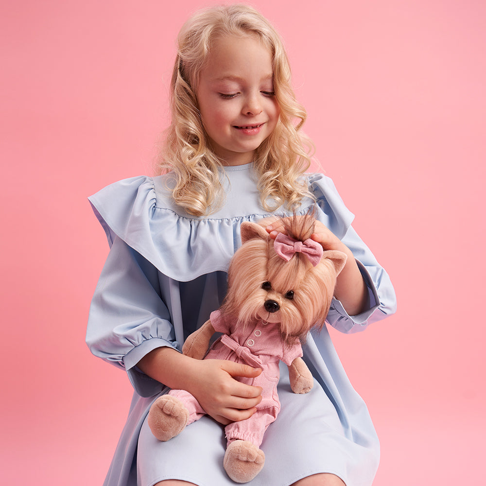 Lucky Yoyo Plimbare Confortabilă - Cățelușă de Pluș Premium Lucky Doggy