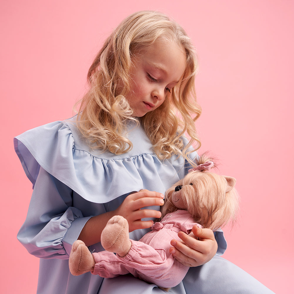 Lucky Yoyo Plimbare Confortabilă - Cățelușă de Pluș Premium Lucky Doggy