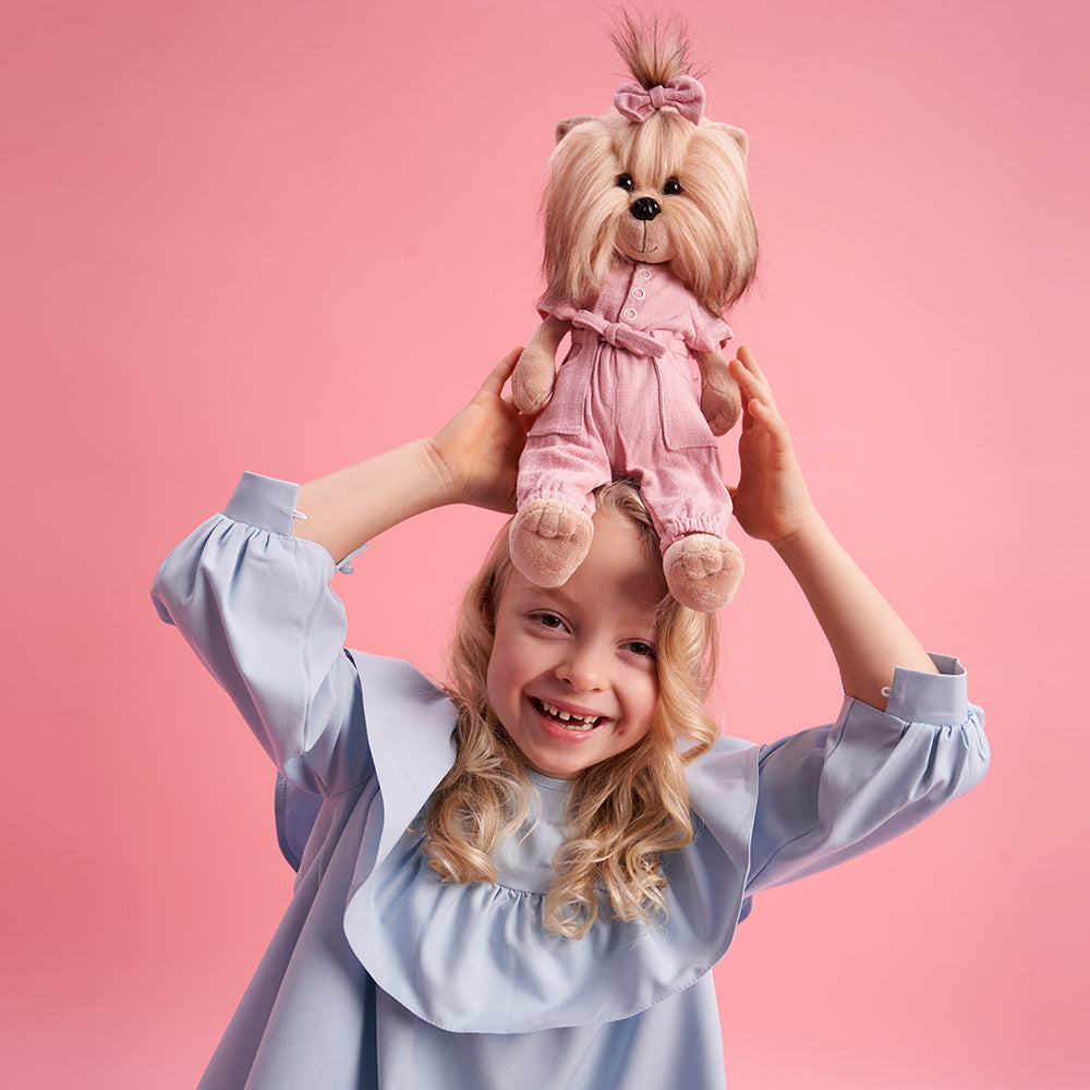 Lucky Yoyo Plimbare Confortabilă - Cățelușă de Pluș Premium Lucky Doggy