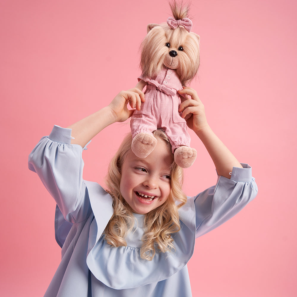 Lucky Yoyo Plimbare Confortabilă - Cățelușă de Pluș Premium Lucky Doggy