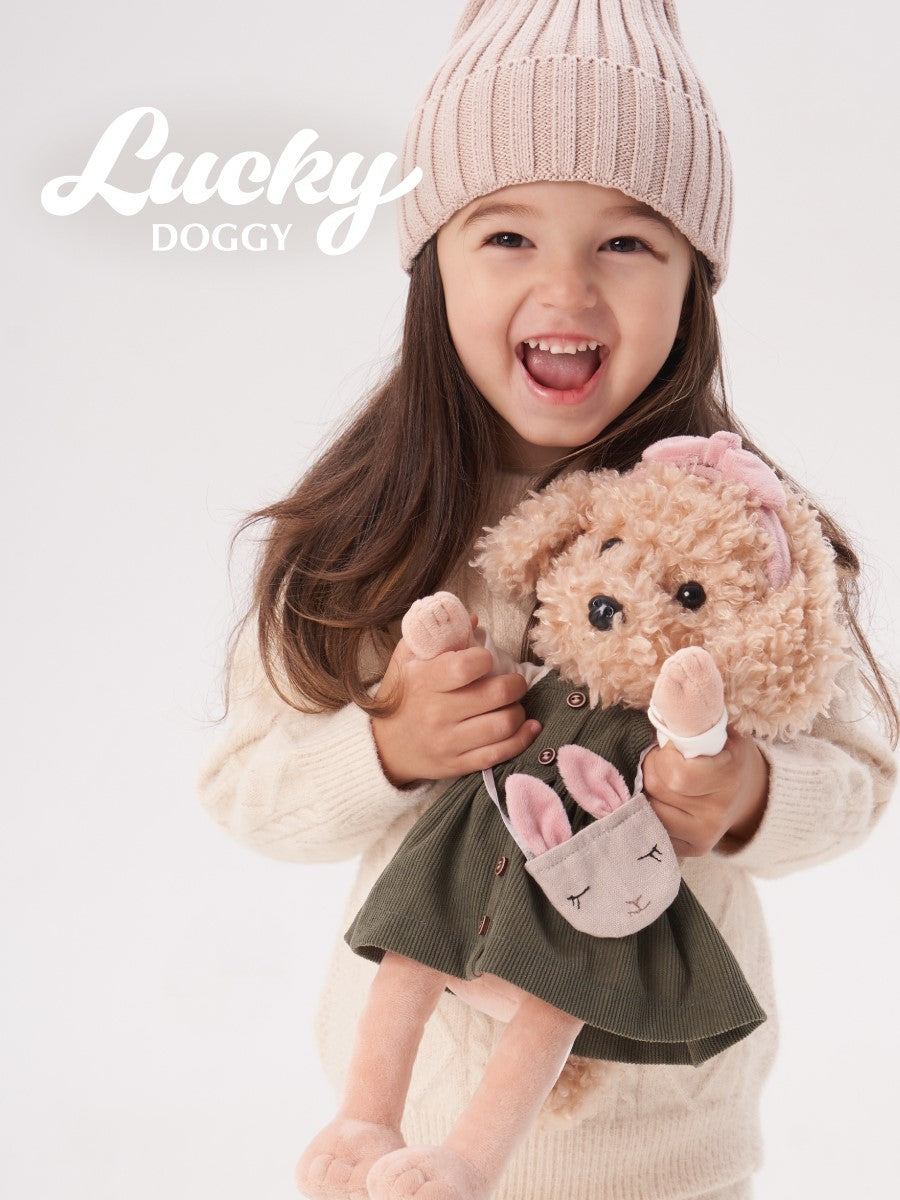 Lucky Fendi Paris Travel – Căţeluşă de Pluş Premium Lucky Doggy