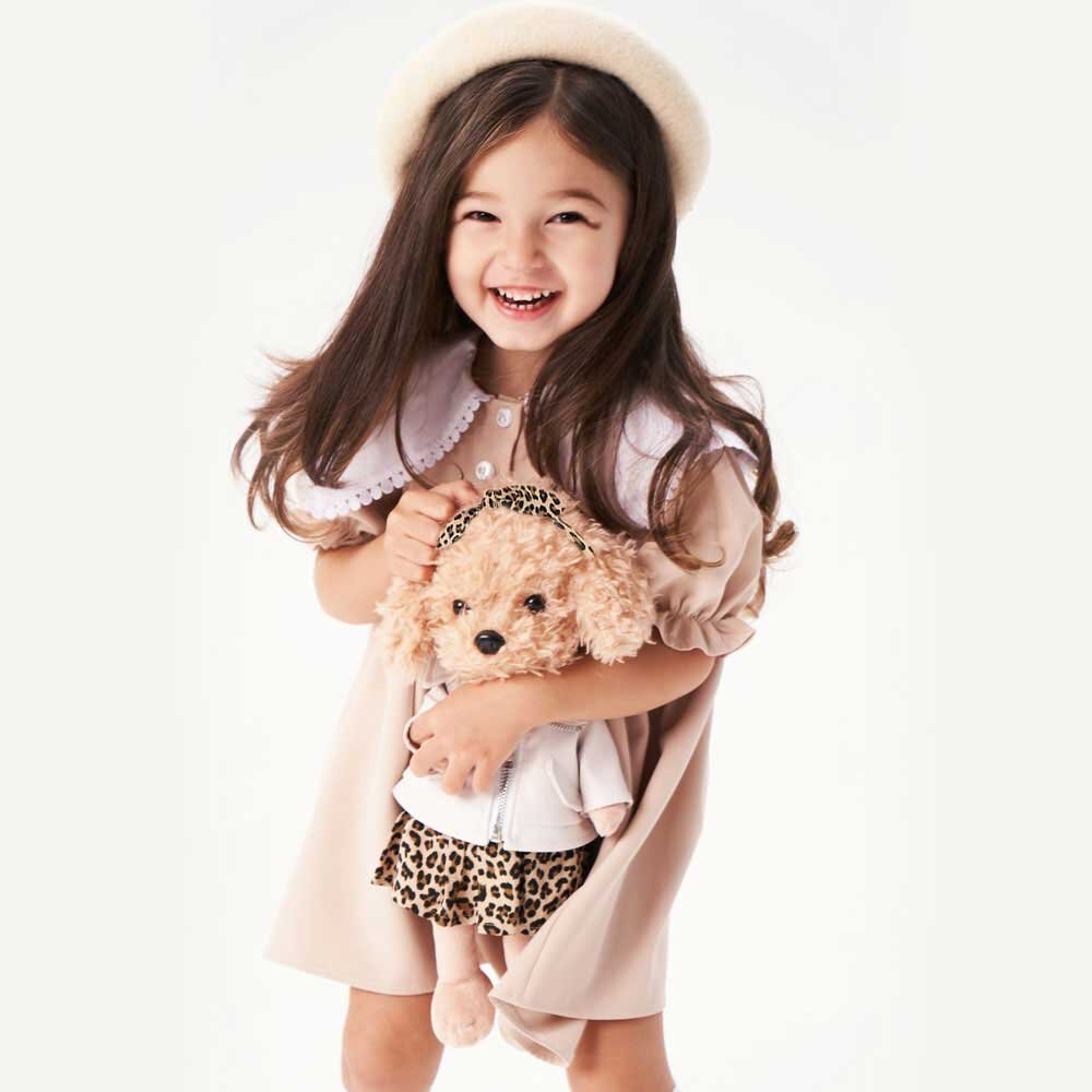 Lucky Fendi în Ținută Elegantă – Căţeluşă de Pluş Premium Lucky Doggy