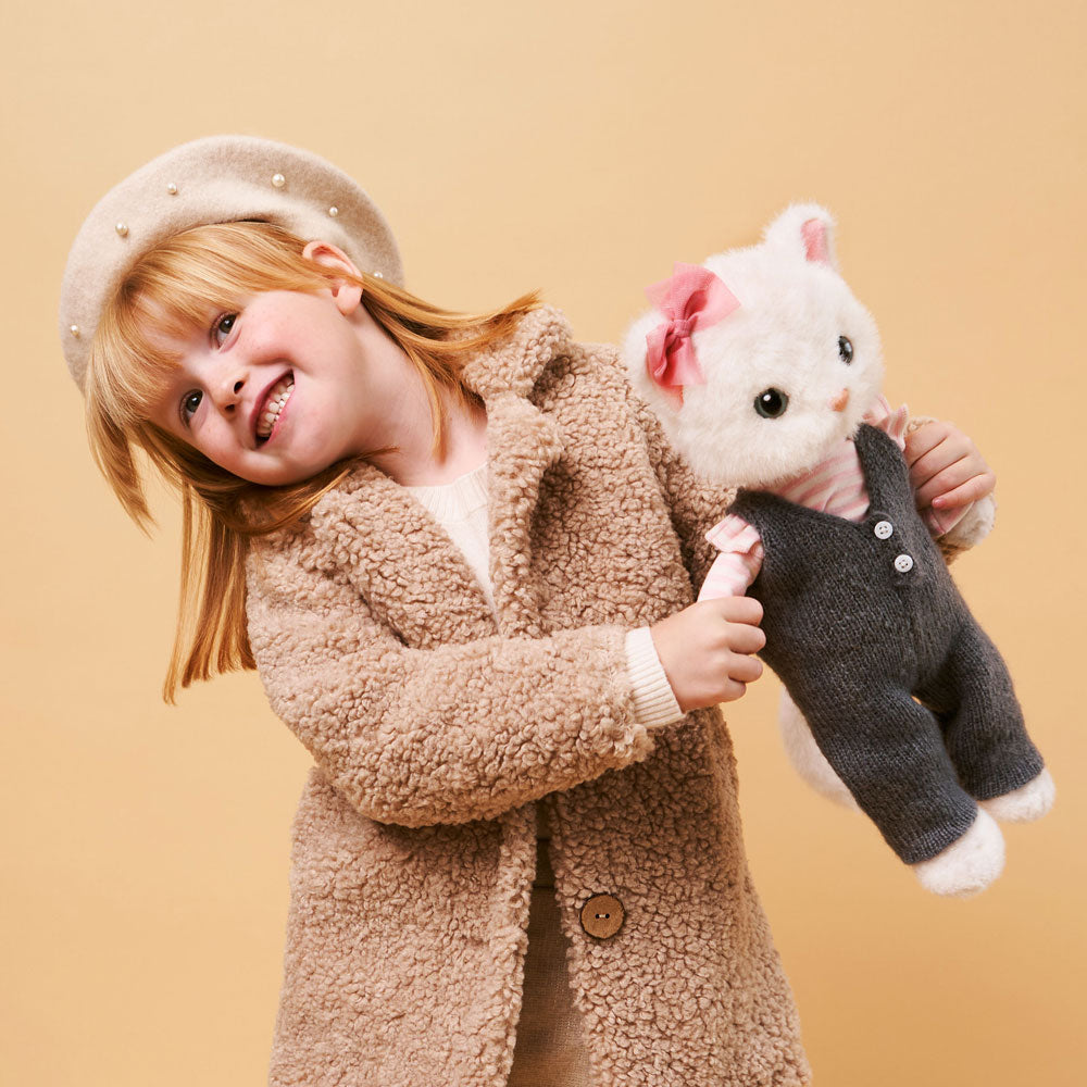 Lucky Kitty Stylish – Pisicuță Premium de Pluş, 38 cm