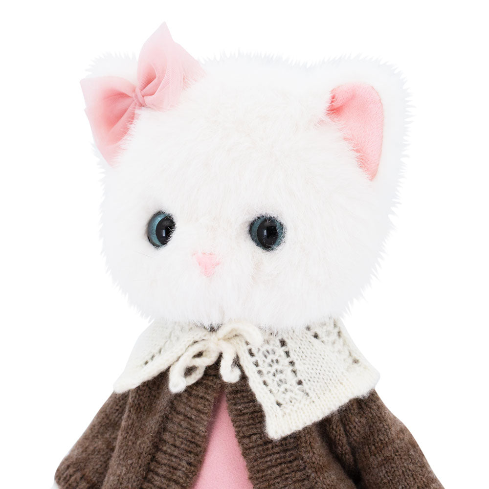 Lucky Kitty Cozy Evening – Pisicuță Premium de Pluş, 38 cm