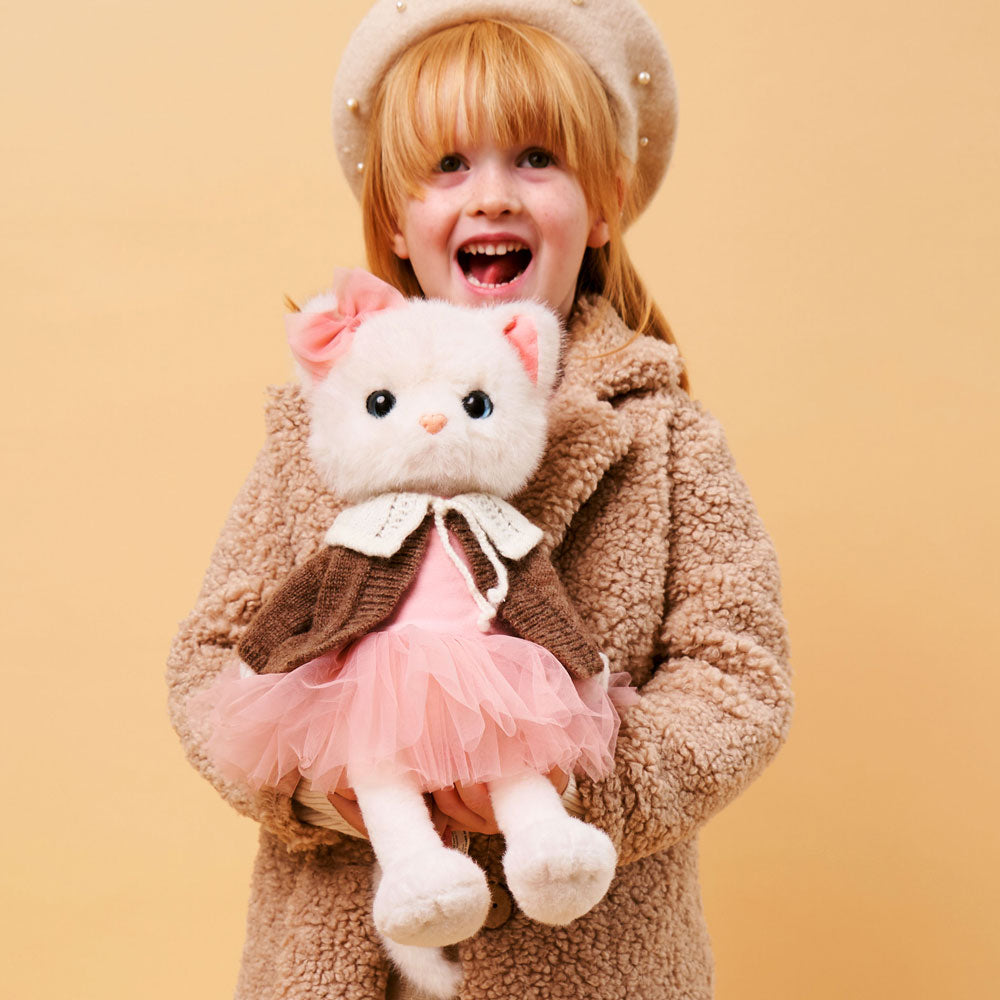 Lucky Kitty Cozy Evening – Pisicuță Premium de Pluş, 38 cm