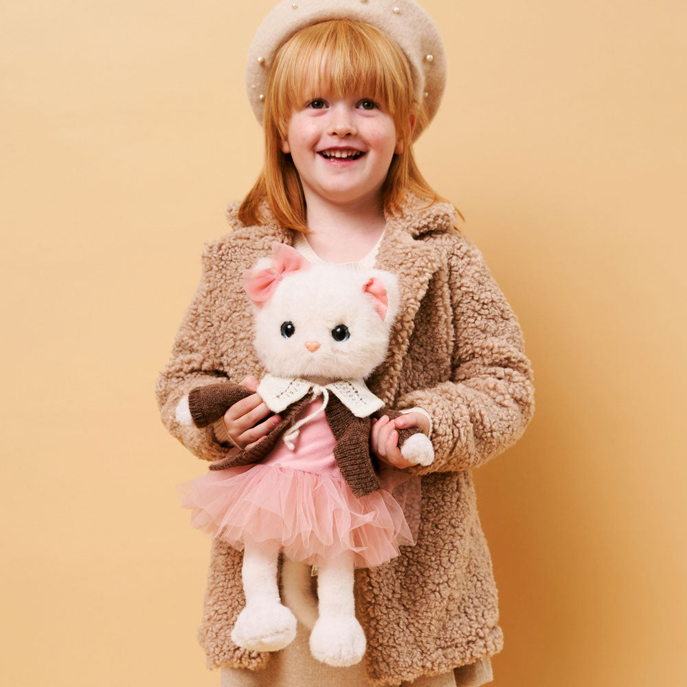 Lucky Kitty Cozy Evening – Pisicuță Premium de Pluş, 38 cm