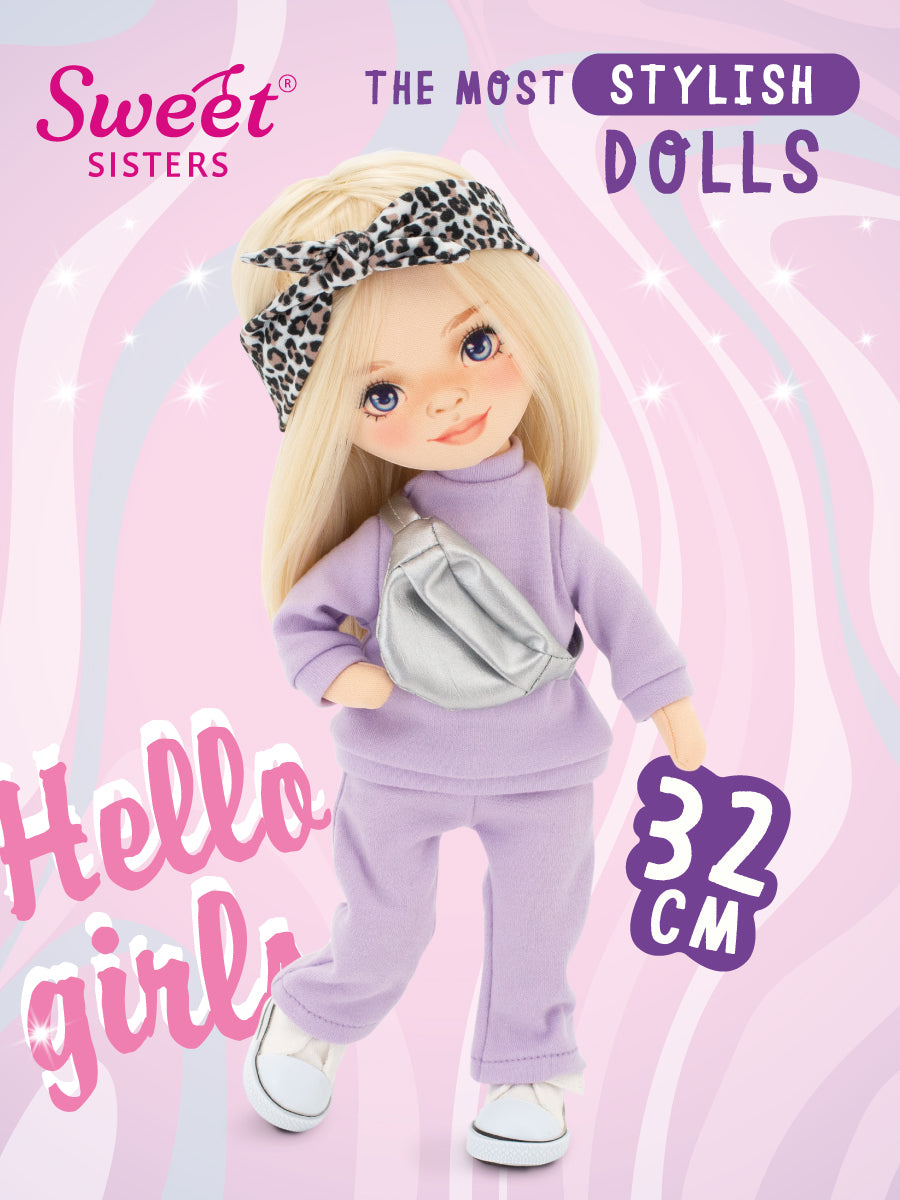 Mia într-un trening violet – Păpușă de Pluș Premium Sweet Sisters (32 cm)