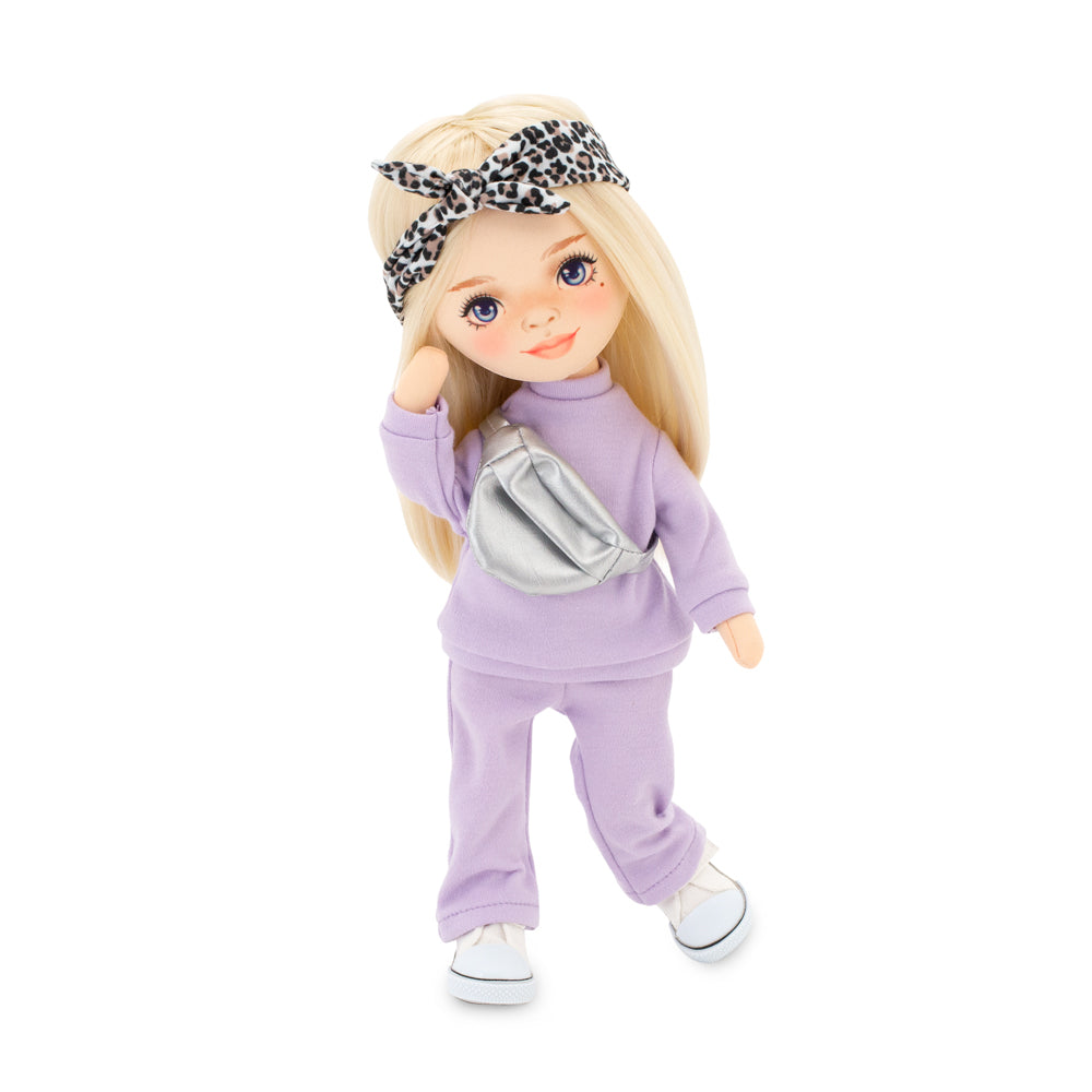 Mia într-un trening violet – Păpușă de Pluș Premium Sweet Sisters (32 cm)