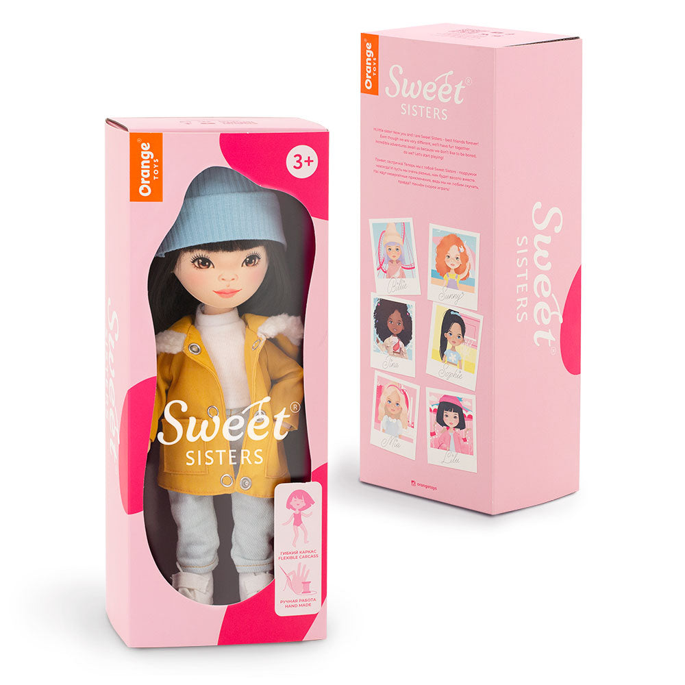 Lilu în Parka galben muștar – Păpușă de Pluș Premium Sweet Sisters (32 cm)