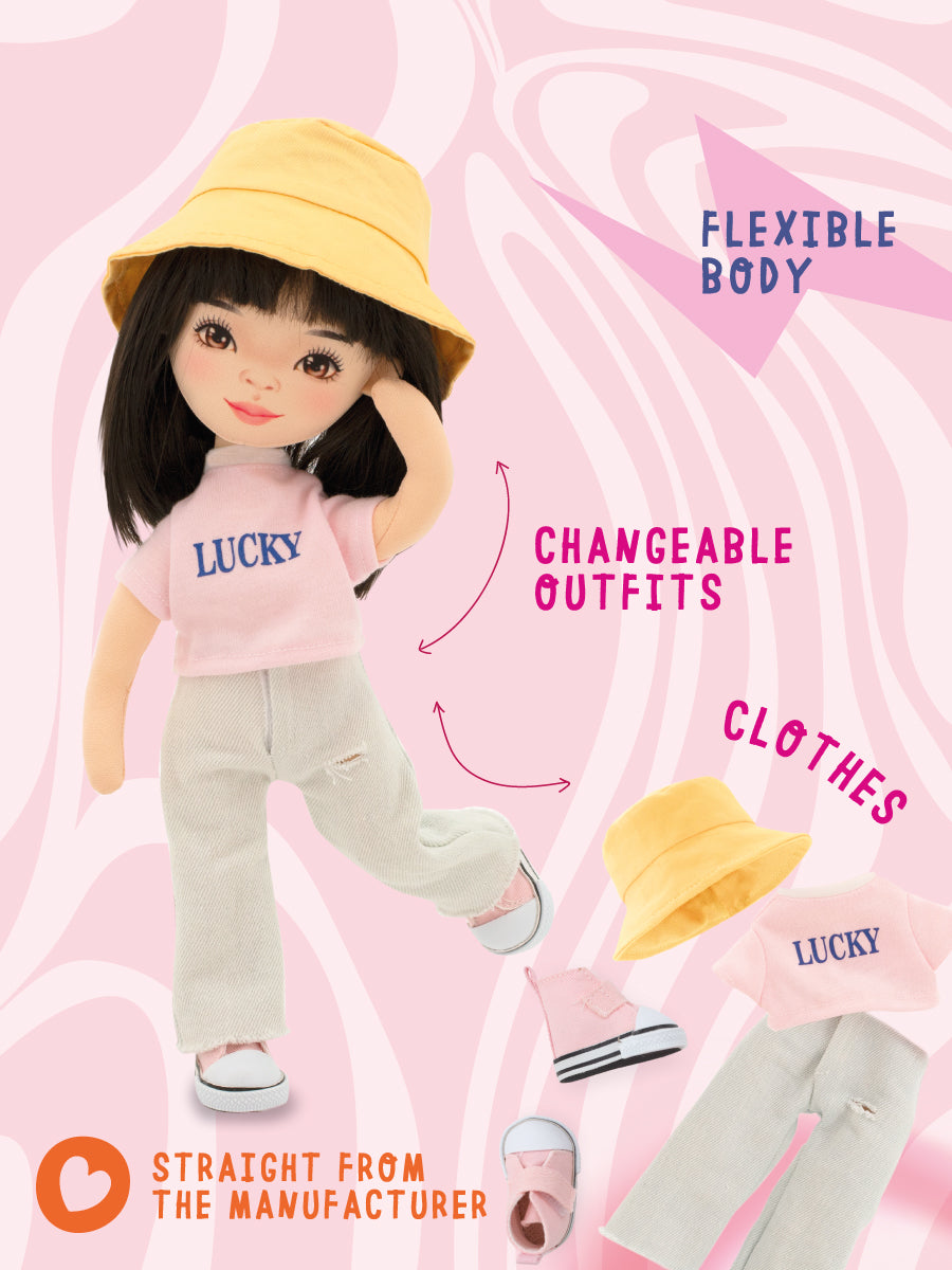 Lilu în blugi – Păpușă de Pluș Premium Sweet Sisters (32 cm)