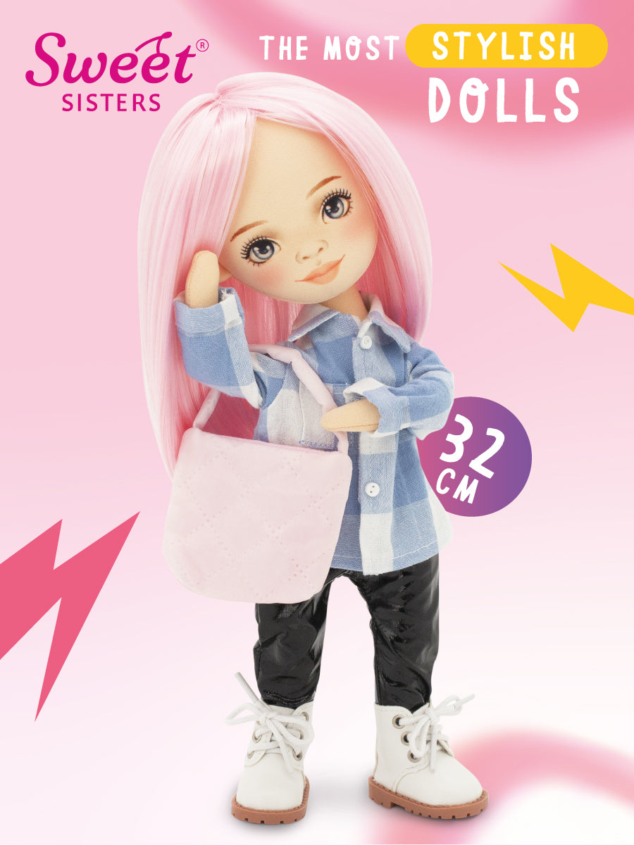Billie într-o Cămașă în Carouri – Păpușă de Pluș Premium Sweet Sisters (32 cm)