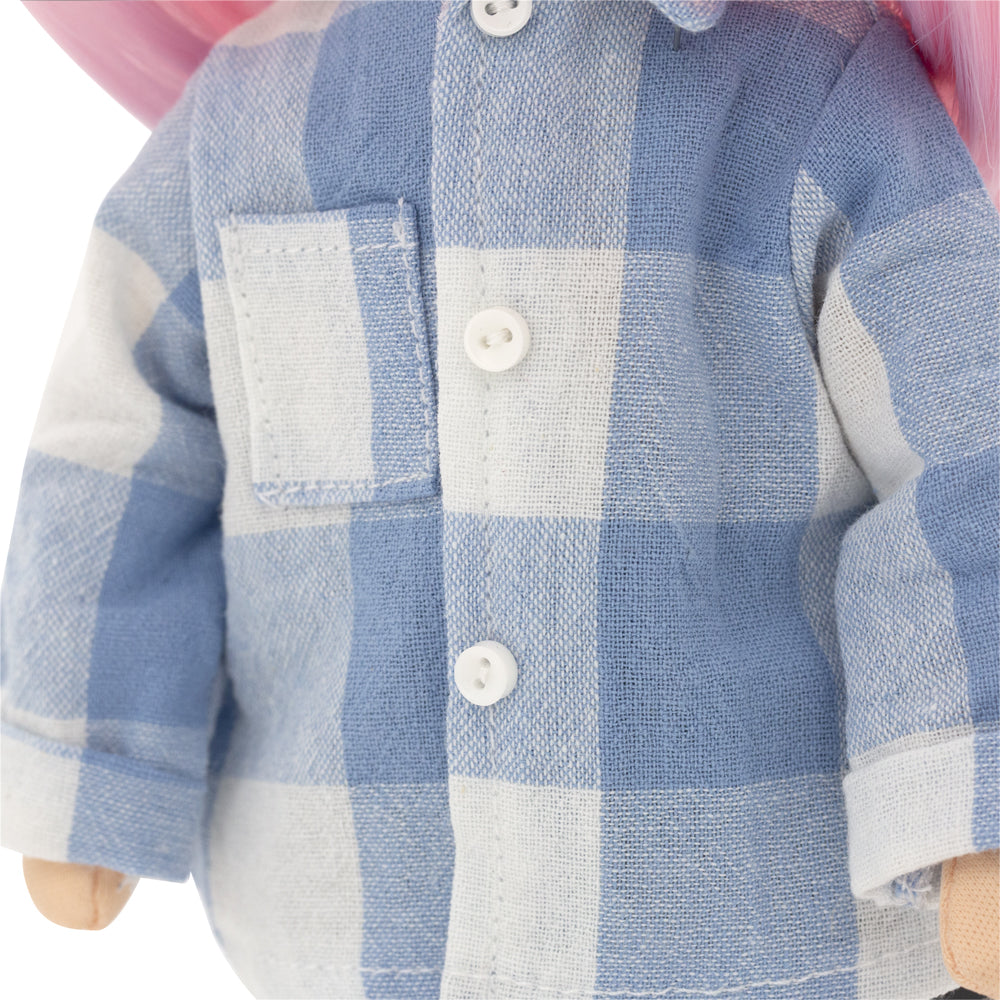 Billie într-o Cămașă în Carouri – Păpușă de Pluș Premium Sweet Sisters (32 cm)