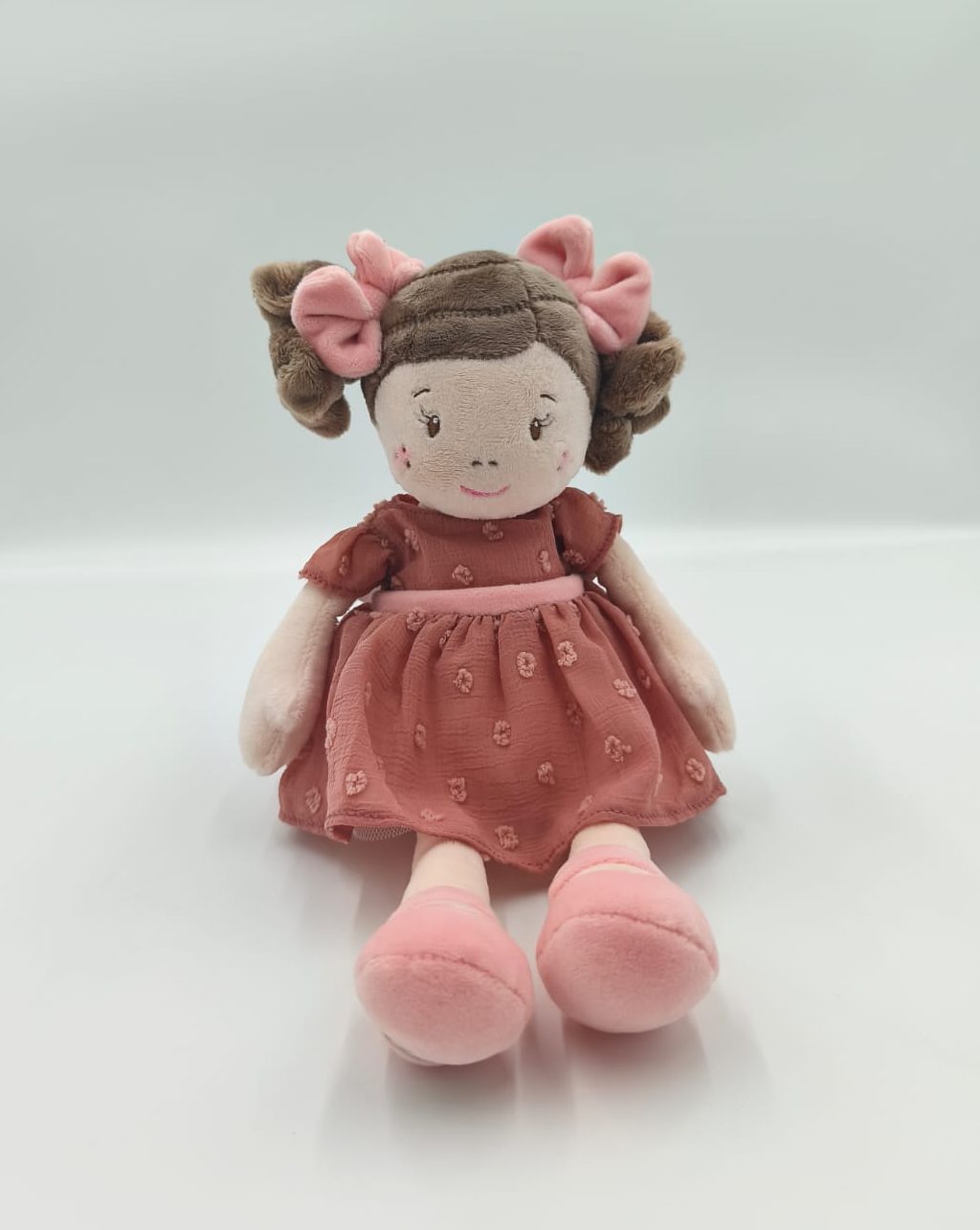 Clara – Păpușă de Pluș Premium 30 cm