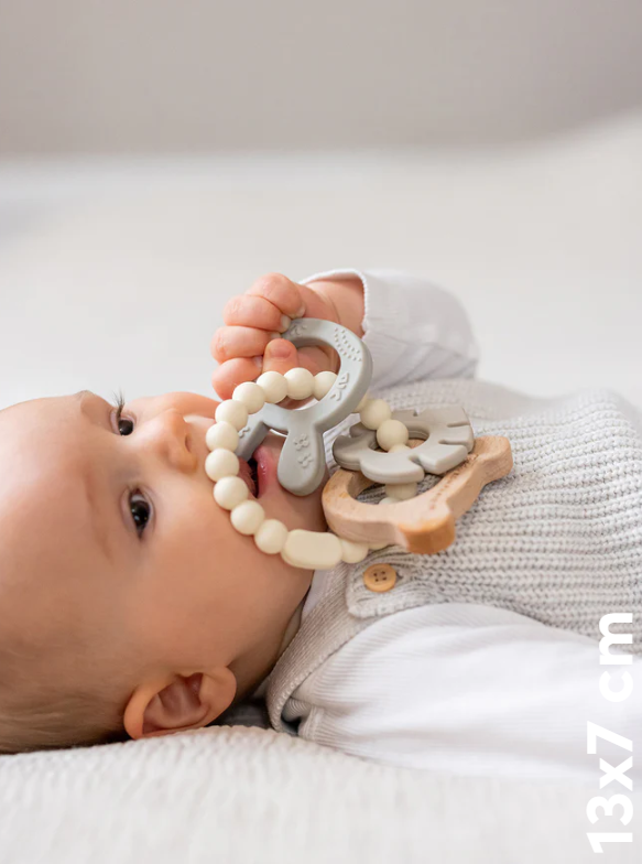 Set Cadou Premium pentru Bebeluși: Iepuraș Bej, Zornăitoare și Inel pentru Dentiție – Teddykompaniet