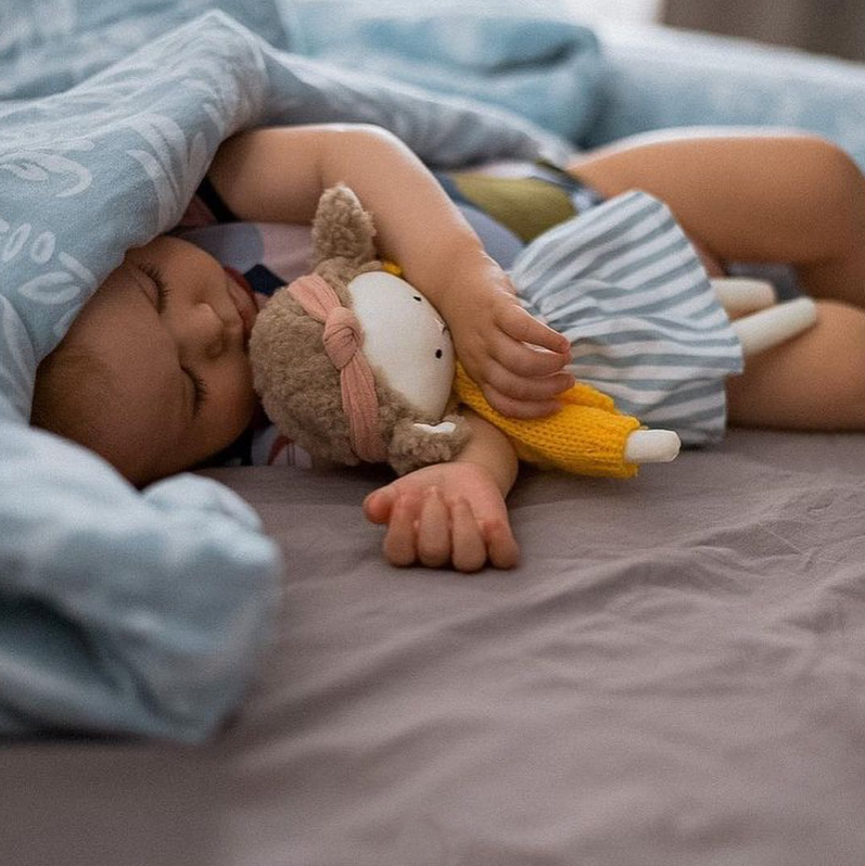 Zoe – Oița Premium de Pluș Cotti Motti (30 cm)