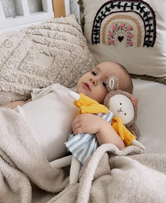 Zoe – Oița Premium de Pluș Cotti Motti (30 cm)