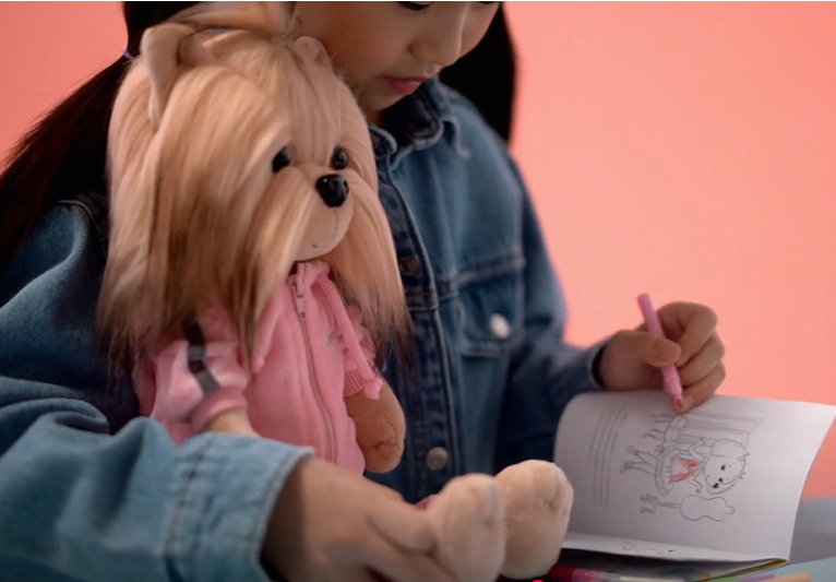 Lucky Yoyo la Antrenament – Căţeluşă de Pluş Premium Lucky Doggy