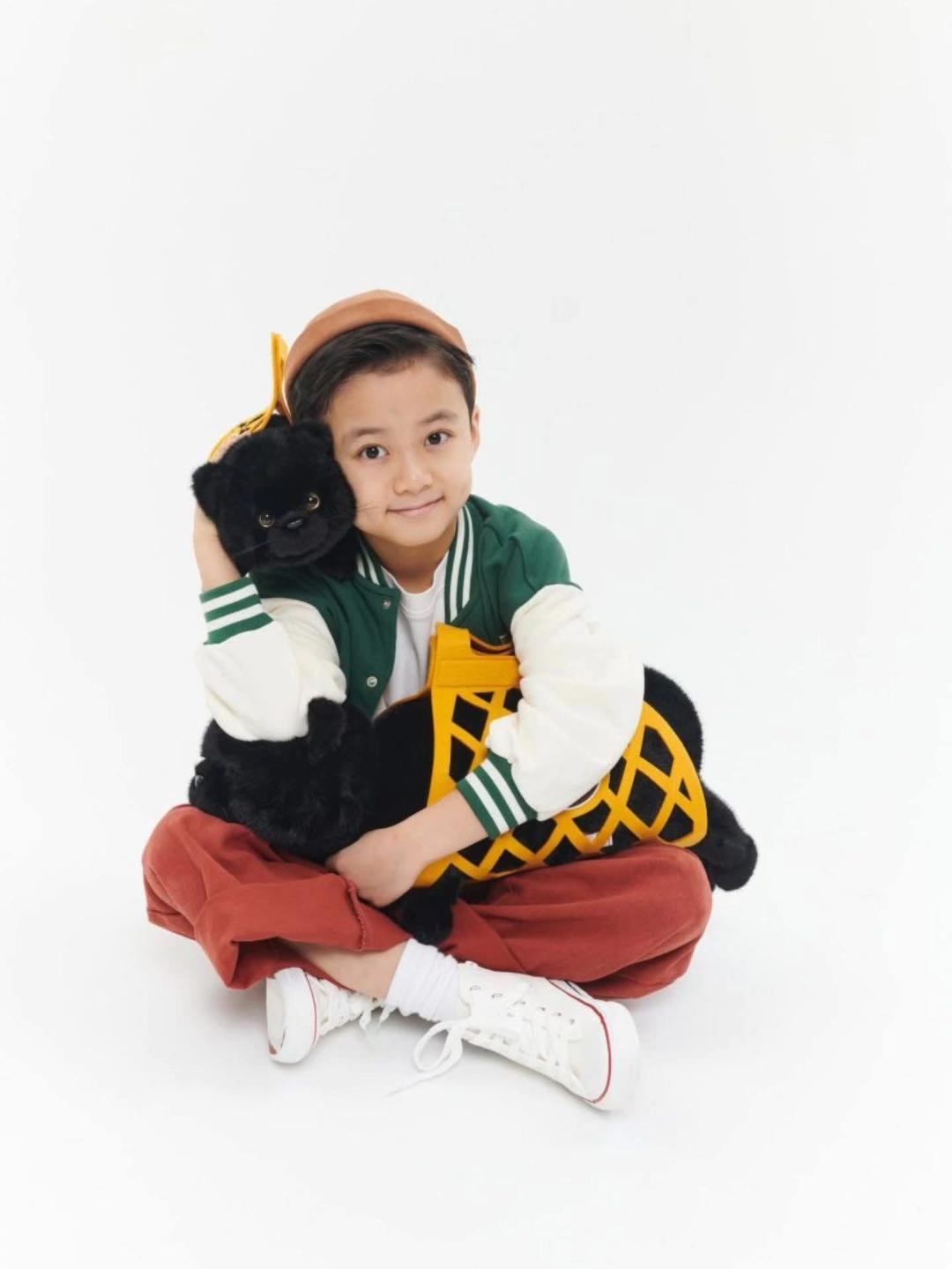 Milo – Pisoiul Negru de Pluș (35 cm) – Jucărie Premium Ultra Pufoasă Orange Toys