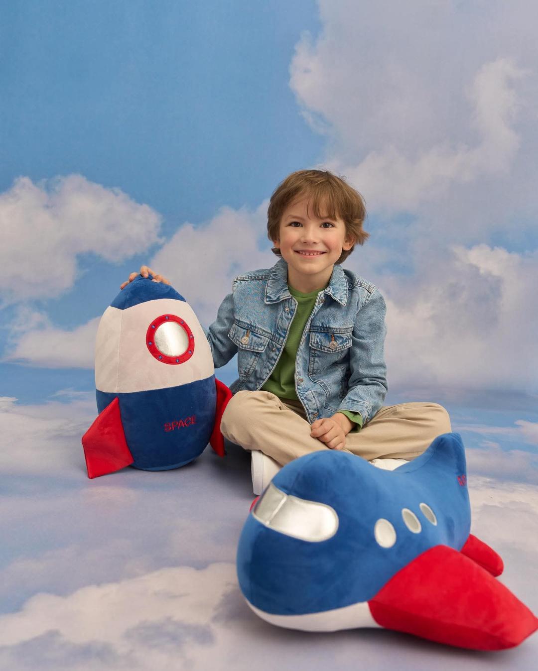 Relax - Rachetă – Perna-Jucărie de Pluș pentru Copii & Bebeluși (35 cm) Orange Toys