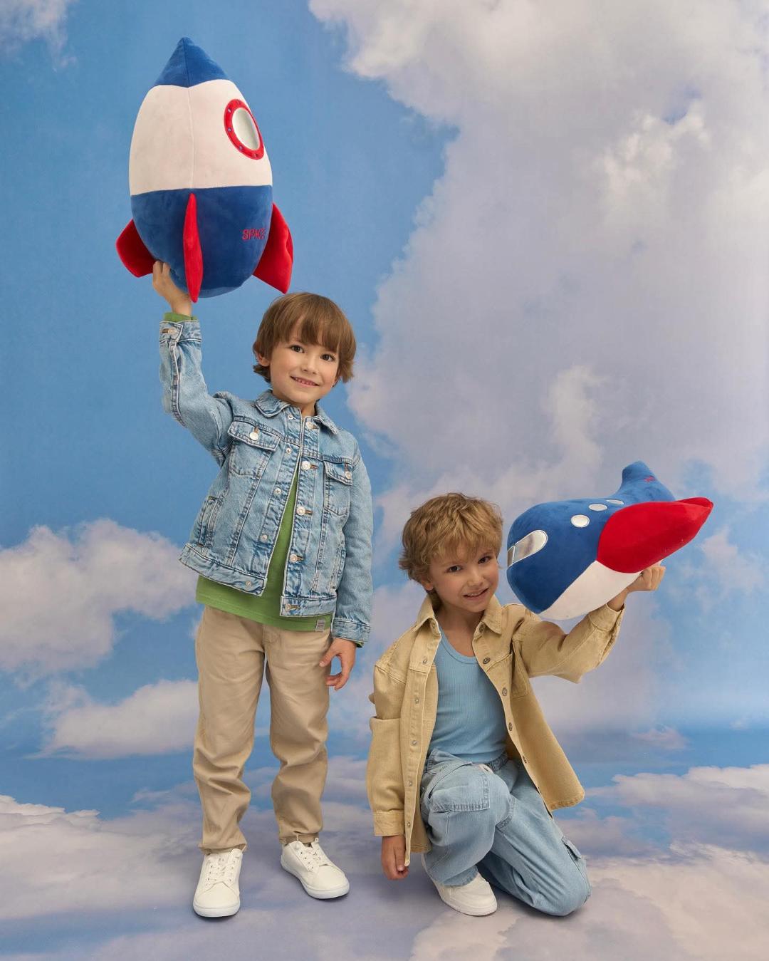 Relax - Rachetă – Perna-Jucărie de Pluș pentru Copii & Bebeluși (35 cm) Orange Toys