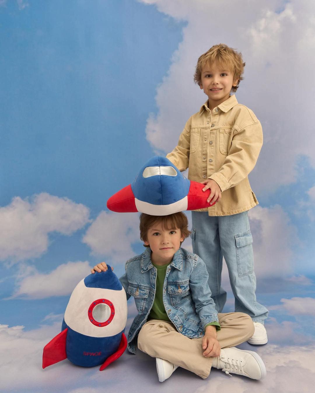 Relax - Rachetă – Perna-Jucărie de Pluș pentru Copii & Bebeluși (35 cm) Orange Toys