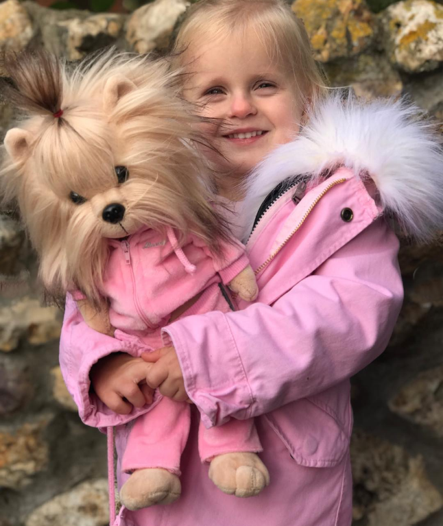 Lucky Yoyo la Antrenament – Căţeluşă de Pluş Premium Lucky Doggy